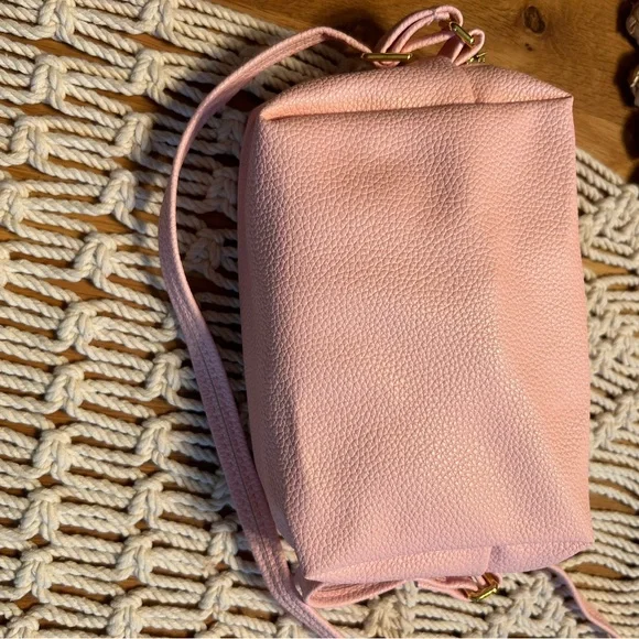 Light pink pleather unicorn purse (switch inside that makes eyes open & close) - Picture 5 of 5